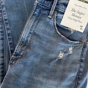 NWT Abercrombie skinny Jeans sz 28